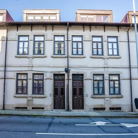 Unique: 1br W/ Private Patio By Lovelystay Porto