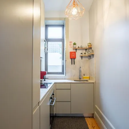Appartement Unique: 1br W/ Private Patio By Lovelystay Porto