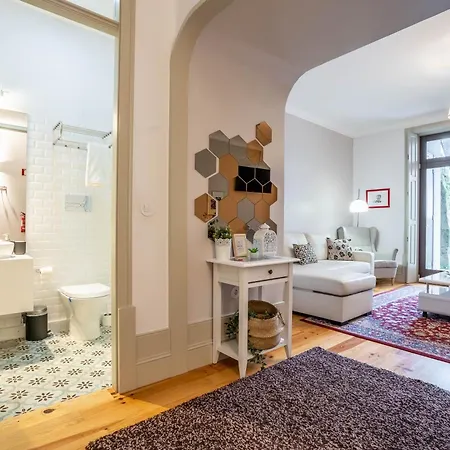Unique: 1br W/ Private Patio By Lovelystay * Porto