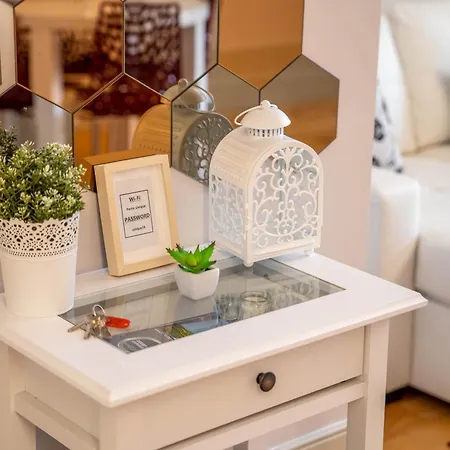 Unique: 1br W/ Private Patio By Lovelystay Apartment Porto