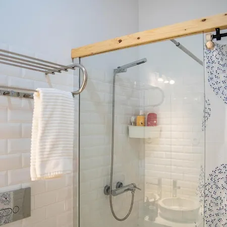 Unique: 1br W/ Private Patio By Lovelystay * Porto