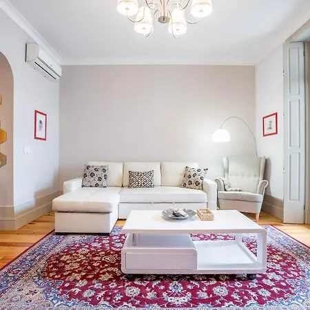 Unique: 1br W/ Private Patio By Lovelystay * Porto