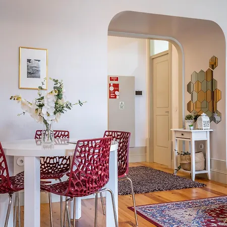 Unique: 1br W/ Private Patio By Lovelystay * Porto