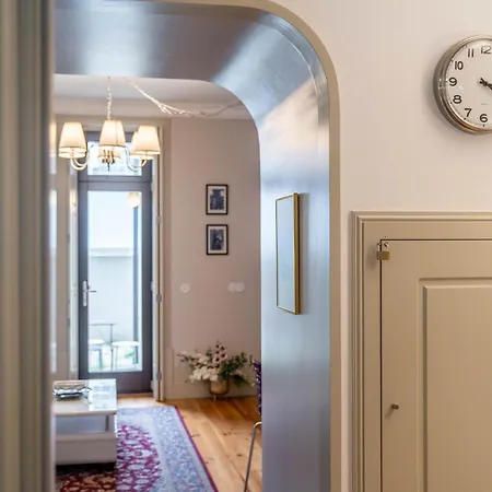 Appartement Unique: 1br W/ Private Patio By Lovelystay